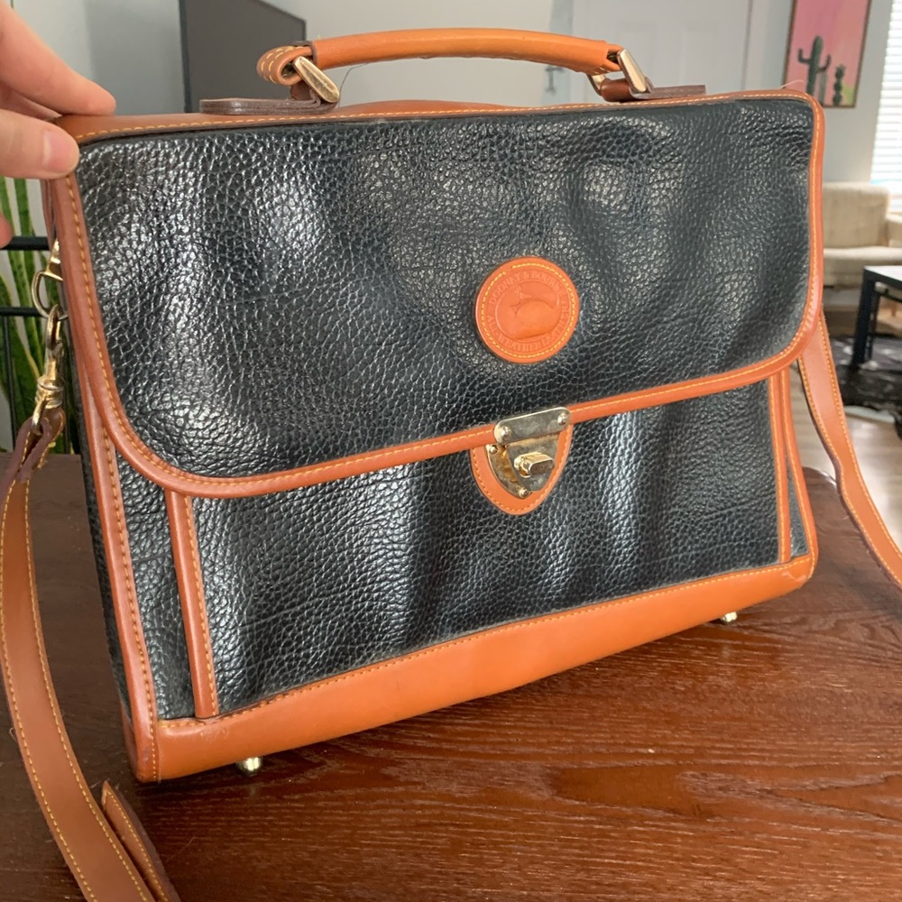 Adorable Vintage Dooney &  Bourke bag
